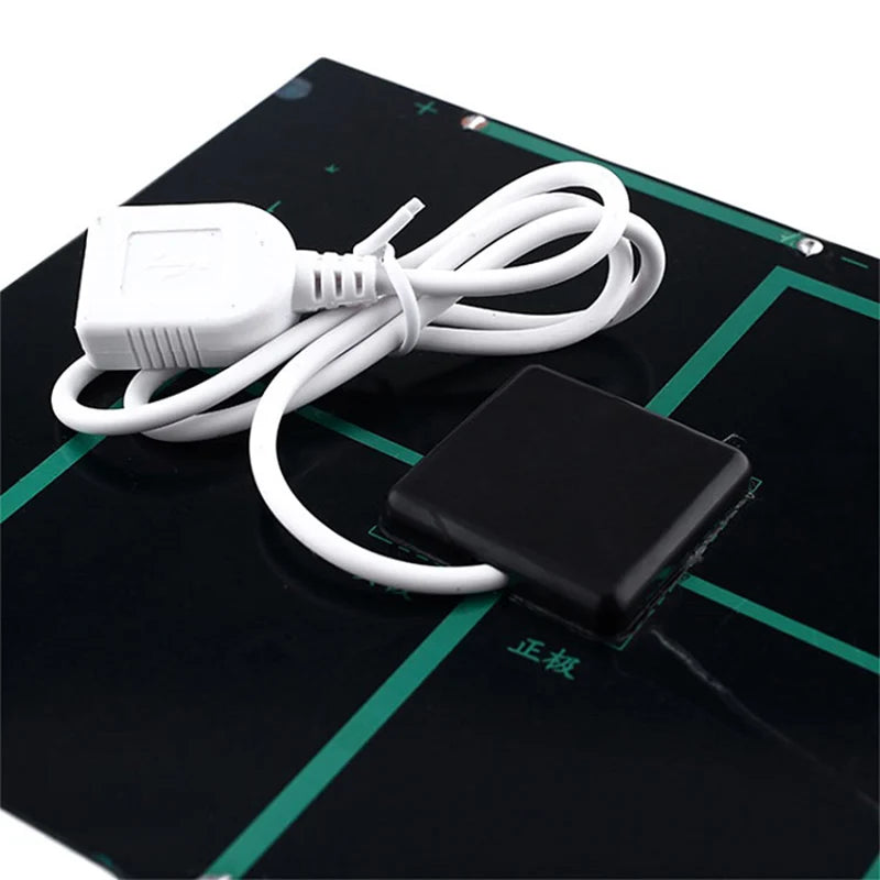 Draagbare powerbank met zonne-energieoplader voor noodgevallen