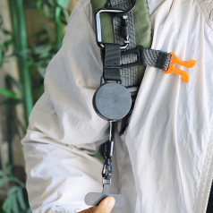 Retractable Anti-Theft Phone Holder – Secure Outdoor Lanyard