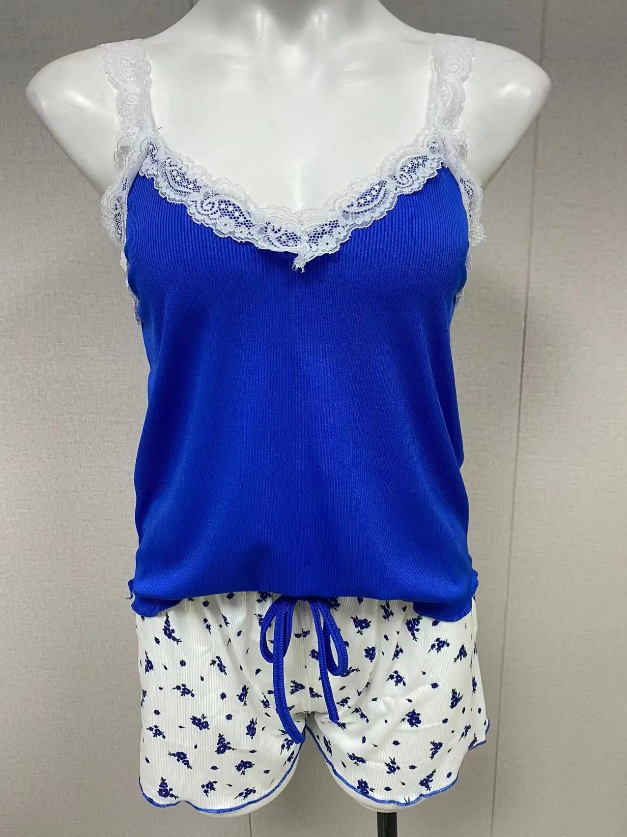 Ensemble pyjama 2 pièces en dentelle bleue pour femme – Débardeur et short