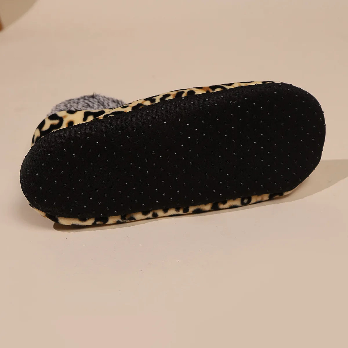 Chaussettes-chaussons chaudes antidérapantes à imprimé léopard pour hommes et femmes