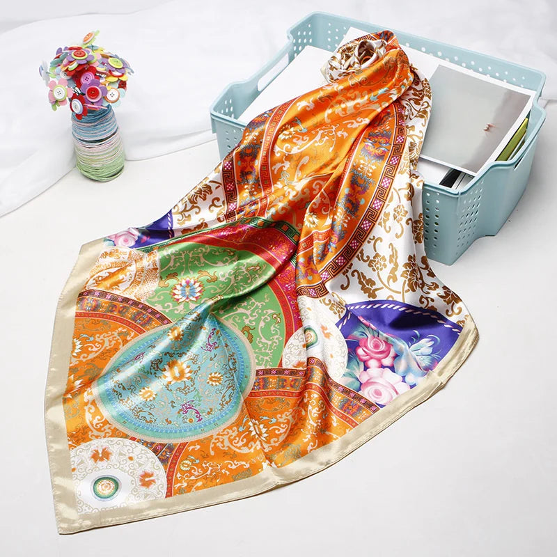 Foulard en soie pour femme 90x90 cm – Bandana carré tendance