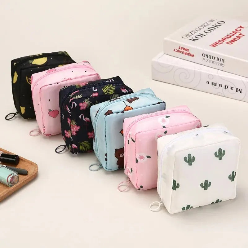 Waterdicht Sanitair Zakje voor Vrouwen – Tampon- & Maandverbandorganizer met Cartoonontwerp