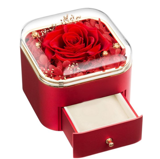 Elegante rode romantische geschenkdoos met luxe rozenketting.